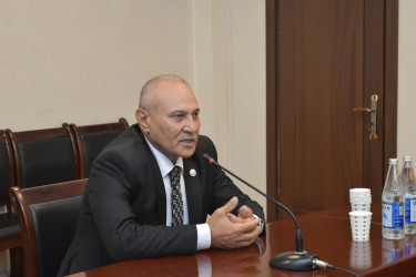 İcra Başçısı sakinləri inzibati binada qəbul etdi