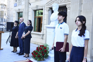 15 sentyabr – Bilik Günü münasibətilə Akademik Zərifə Əliyeva adına liseydə yeni tədris ilinin başlanmasına həsr olunmuş tədbir keçirilib