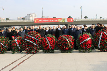 Yasamal rayonunun ictimaiyyəti 20 yanvar şəhidlərini anıb