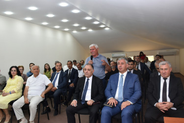 İcra Başçısı ərazidə sakinlər ilə görüşdü