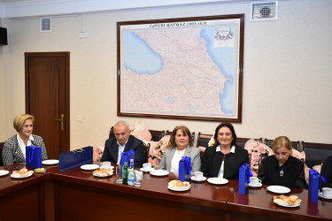 İcra başçısı qabaqcıl müəllimlərlə görüşdü
