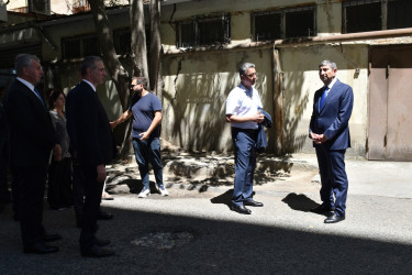 İcra başçısı ərazidə Yasamal sakinləri ilə görüşdü,  problem və qayğılarını dinlədi
