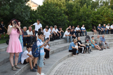 Yasamal rayon parkında axşam konserti keçirildi