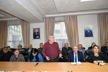 İcra Başçısı sakinlərlə açıq mikrofon formatında görüş keçirdi, sual və müraciətlərinə bir-bir cavab verdi