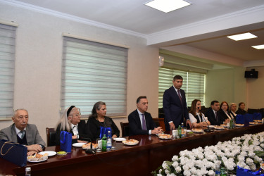 İcra başçısı qabaqcıl müəllimlərlə görüşdü