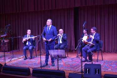 Yasamal rayonnda yerləşən Azərbaycan Milli Konservatoriyasında Azərbaycanın xalq artisti, xanəndə Mənsum İbrahimovun 65 illik yubileyi münasibətilə tədbir keçirilib.