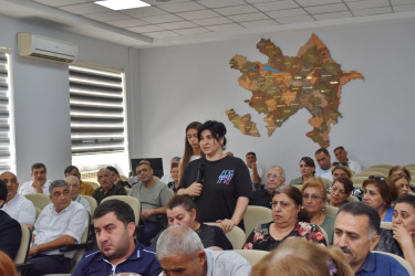 İcra başçısı ərazidə sakinlərlə görüşdü