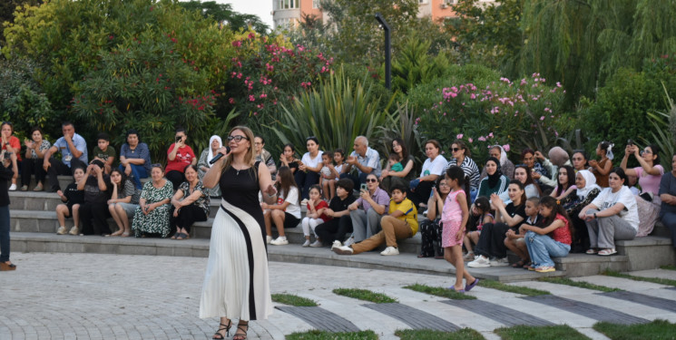 Yasamal rayon parkında axşam konserti keçirildi