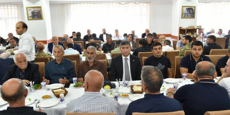 Təzə Pir məscidində şəhidlərimizin ruhuna ehsan süfrəsi açılıb