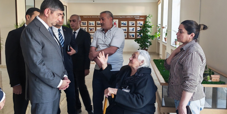 İcra Başçısı ərazidə sakinlərlə görüşdü,  problemlərinin həllinə dair göstərişlər verdi