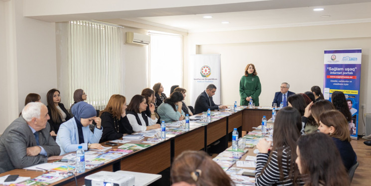 Məktəb psixoloqlarının iştirakı ilə təlim keçirildi.