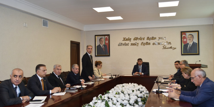 İcra Başçısı sakinləri inzibati binada qəbul etdi
