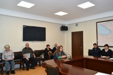 İcra Başçısı sakinləri inzibati binada qəbul etdi
