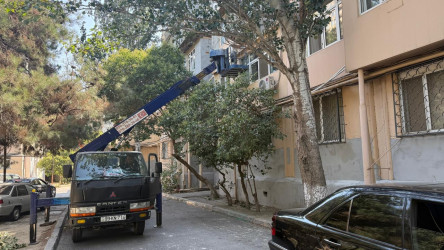 Yasamal rayonunda qəzalı eyvanlar və köhnə fasadlar  təmir edilir