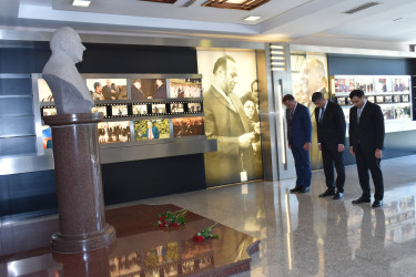 Yasamal rayon ictimaiyyəti Ulu Öndərin əziz xatirəsini yad edib