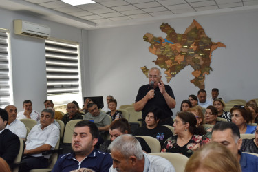 İcra başçısı ərazidə sakinlərlə görüşdü