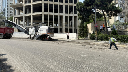 Yasamal rayonunun müxtəlif ərazilərində yolların asfaltlanması, təmiri və abadlıq işləri davam edir
