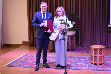 Yasamal rayonnda yerləşən Azərbaycan Milli Konservatoriyasında Azərbaycanın xalq artisti, xanəndə Mənsum İbrahimovun 65 illik yubileyi münasibətilə tədbir keçirilib.