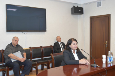 İcra Başçısı sakinləri inzibati binada qəbul etdi