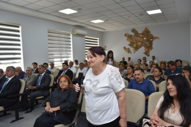 İcra başçısı ərazidə sakinlərlə görüşdü