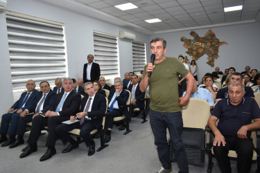 İcra Başçısı ərazidə sakinlərlə görüşdü