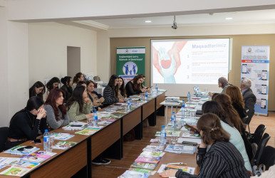 Məktəb psixoloqlarının iştirakı ilə təlim keçirildi.